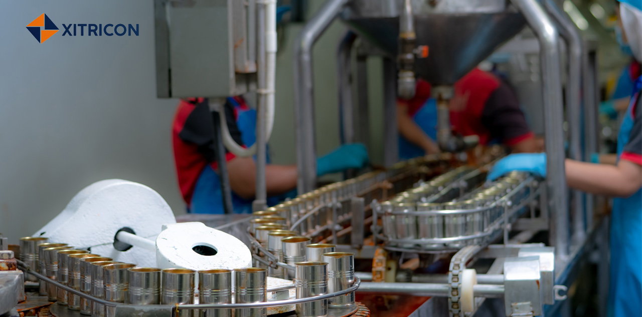 a machine with a conveyor belt